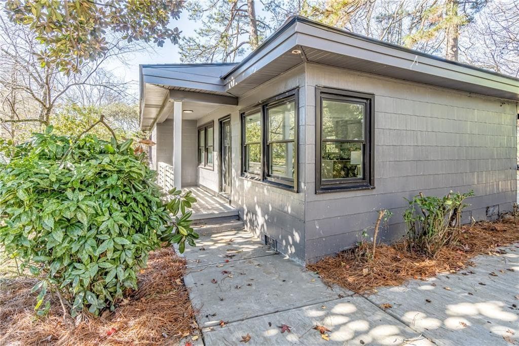 2 bedroom, 1 bathroom, 1,003 sq ft single family residence for sale at 2272 Wallace Drive, Chamblee, GA 30341 — photo 4