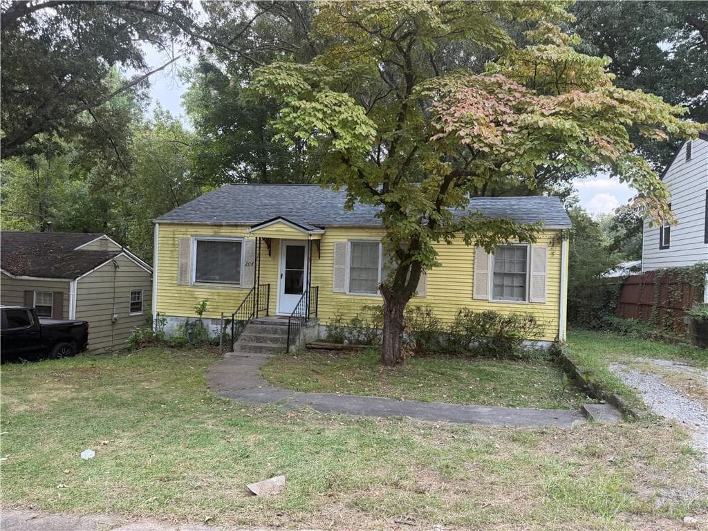 2 bedroom, 1 bathroom, 903 sq ft single family residence for sale at 204 Birch Street, Hapeville, GA 30354 — photo 2