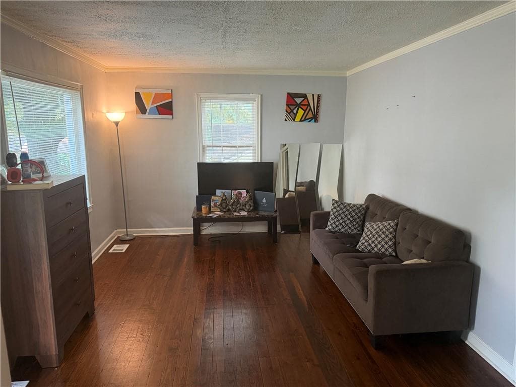 2 bedroom, 1 bathroom, 903 sq ft single family residence for sale at 204 Birch Street, Hapeville, GA 30354 — photo 4