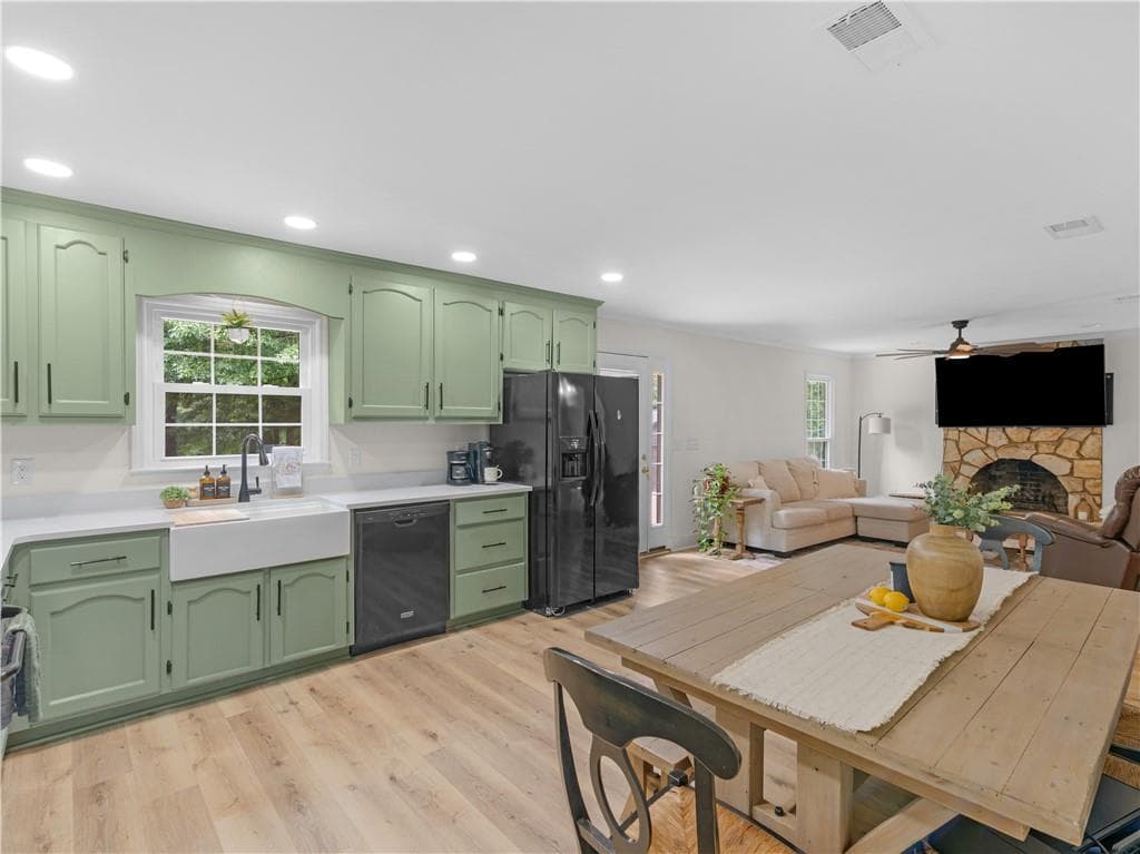 3 bedroom, 2 bathroom, 1,458 sq ft single family residence under contract at 1301 Marshall Store Road, Watkinsville, GA 30677 — photo 8