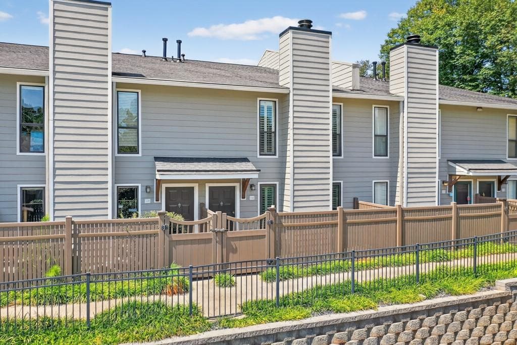 1 bedroom, 2 bathroom, 1,026 sq ft condominium for rent at 110 Park Ridge Circle, Marietta, GA 30068 for $1,600 a month — photo 1 of 17