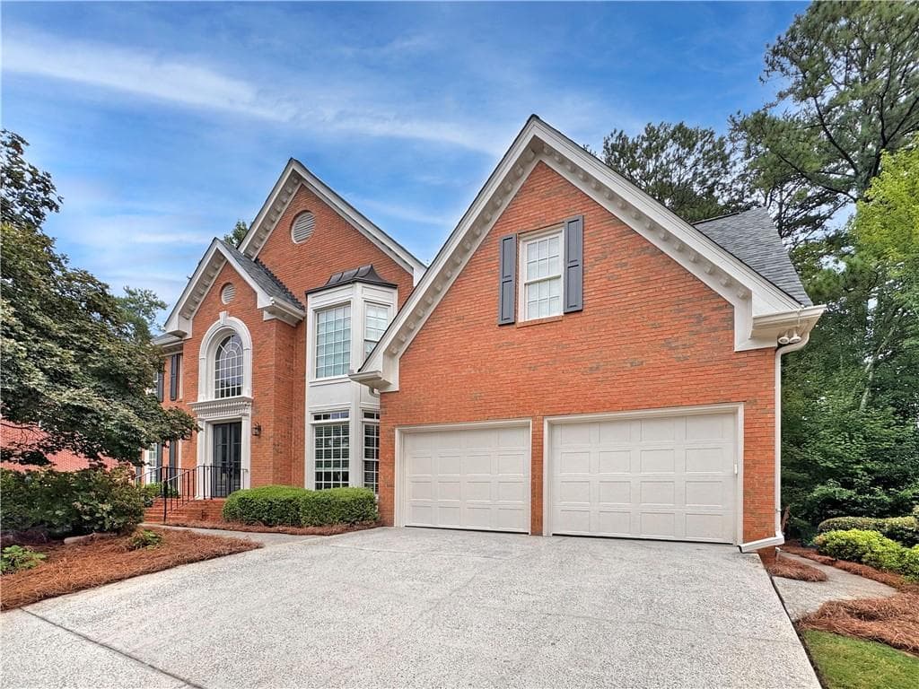 5 bedroom, 5 bathroom, 5,125 sq ft single family residence under contract at 10755 Carrara Cove, Alpharetta, GA 30022 — photo 3