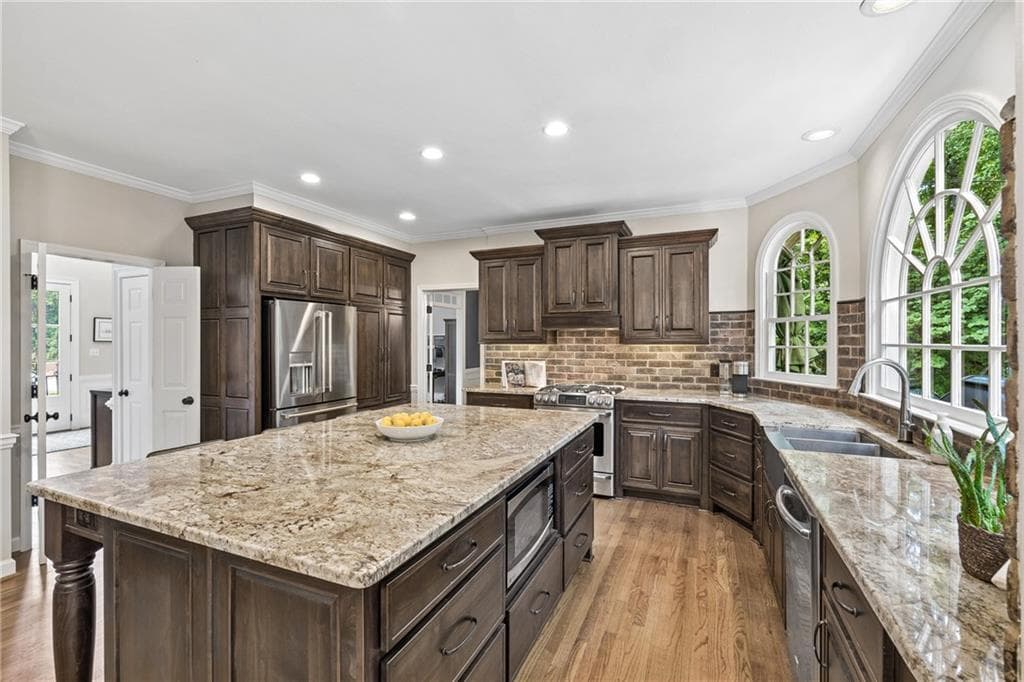 5 bedroom, 5 bathroom, 5,125 sq ft single family residence under contract at 10755 Carrara Cove, Alpharetta, GA 30022 — photo 10