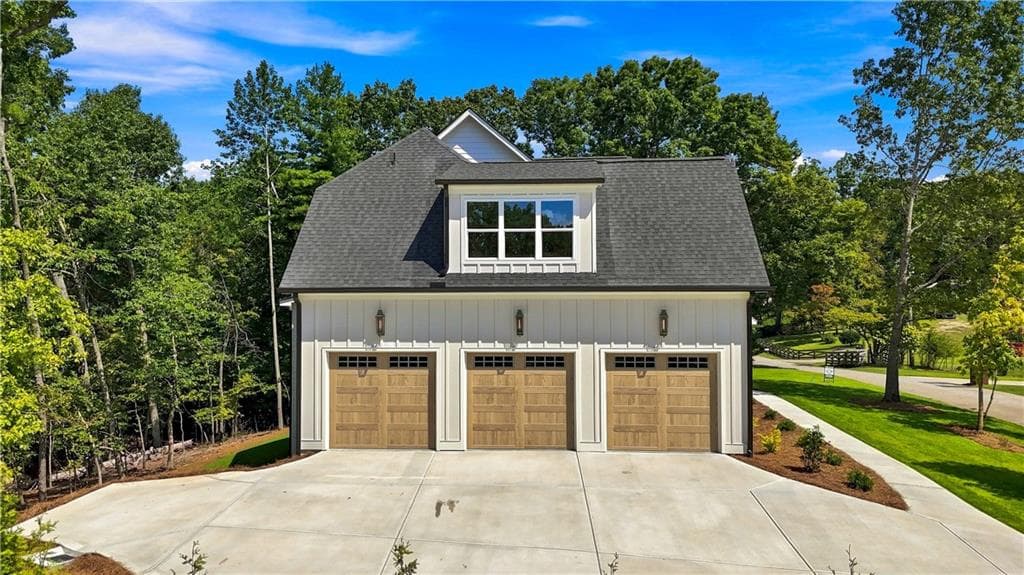 5 bedroom, 6 bathroom, 6,811 sq ft single family residence for sale at 5990 Warpath Road, Flowery Branch, GA 30542 — photo 5