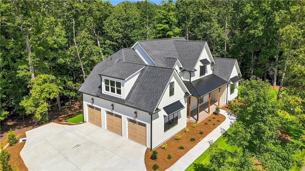 5 bedroom, 6 bathroom, 6,811 sq ft single family residence for sale at 5990 Warpath Road, Flowery Branch, GA 30542 — photo 4