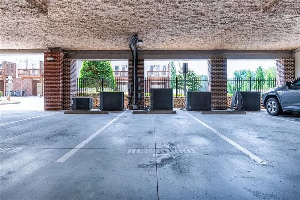 1 bedroom, 1 bathroom, 960 sq ft condominium under contract at 7265 Glisten Avenue 132, Atlanta, GA 30328 — photo 5