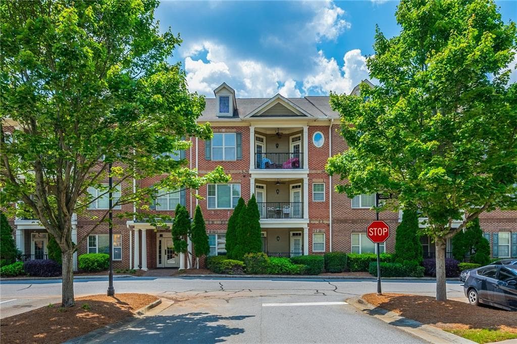 1 bedroom, 1 bathroom, 960 sq ft condominium under contract at 7265 Glisten Avenue 132, Atlanta, GA 30328 — photo 7