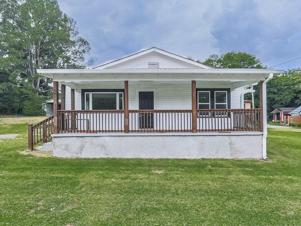 3 bedroom, 2 bathroom, 1,768 sq ft single family residence for sale at 661 Atlanta Highway, Rockmart, GA 30153 — photo 1 of 32