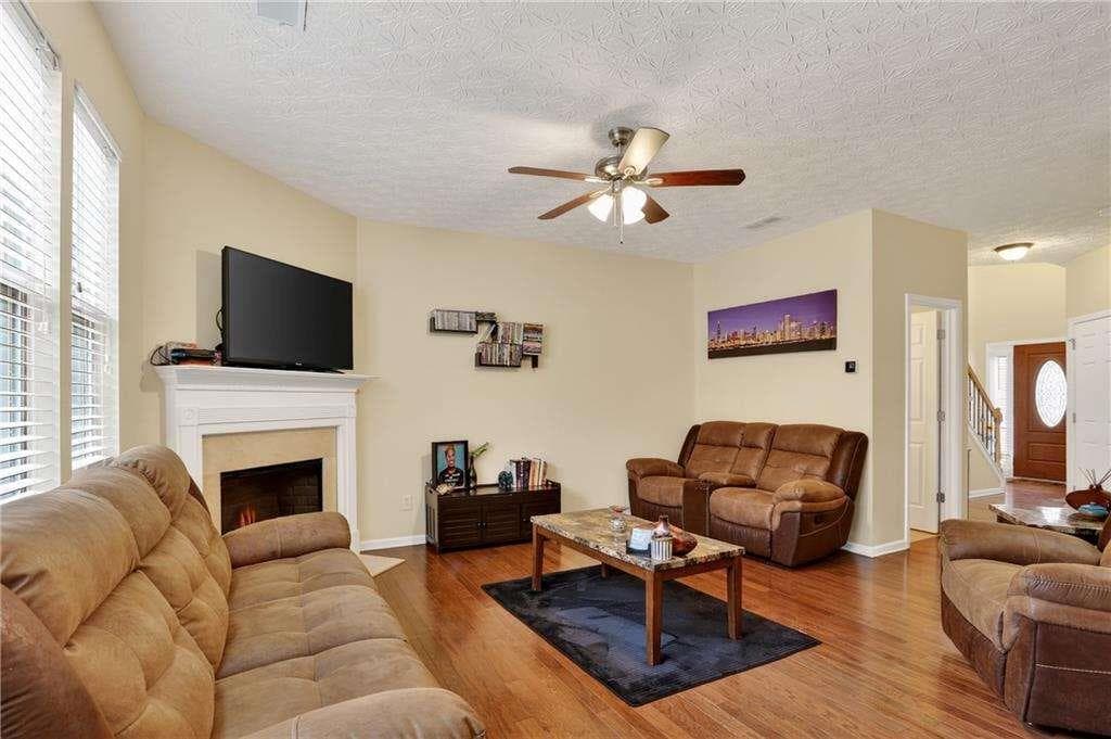 3 bedroom, 3 bathroom, 1,783 sq ft townhouse for sale at 5556 Cascade Run, South Fulton, GA 30336 — photo 1 of 12