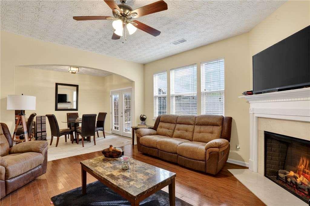 3 bedroom, 3 bathroom, 1,783 sq ft townhouse for sale at 5556 Cascade Run, South Fulton, GA 30336 — photo 2
