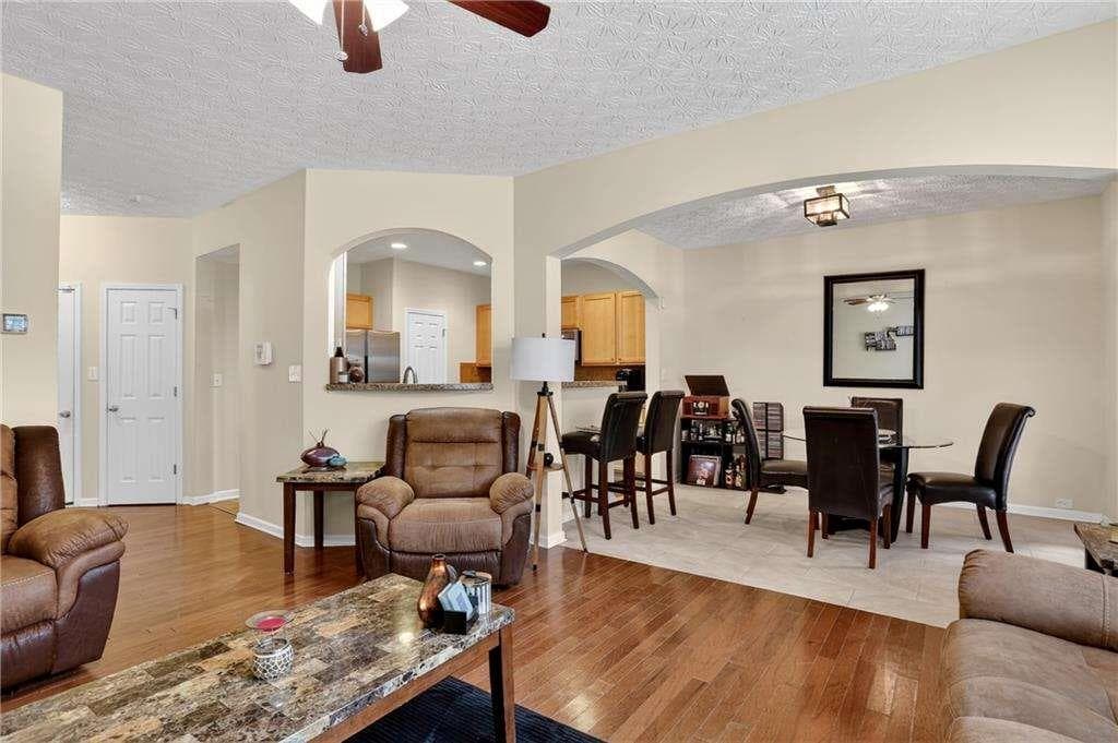 3 bedroom, 3 bathroom, 1,783 sq ft townhouse for sale at 5556 Cascade Run, South Fulton, GA 30336 — photo 3