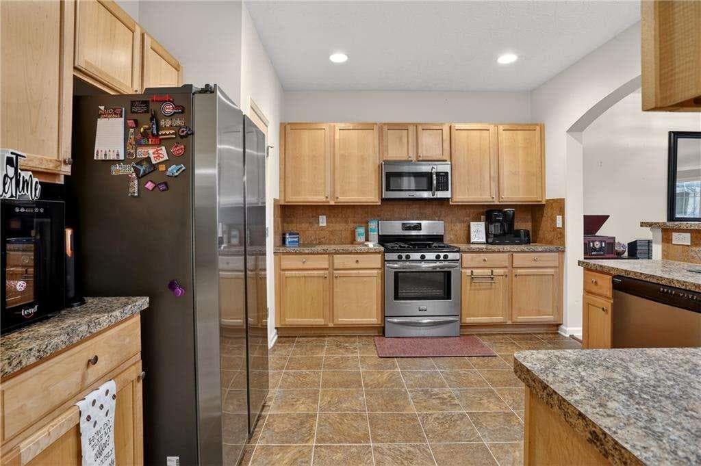 3 bedroom, 3 bathroom, 1,783 sq ft townhouse for sale at 5556 Cascade Run, South Fulton, GA 30336 — photo 8