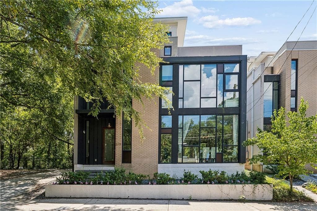 3 bedroom, 4 bathroom, 1,993 sq ft single family residence for rent at 575 Highland Avenue, Atlanta, GA 30312 for $6,000 a month — photo 2