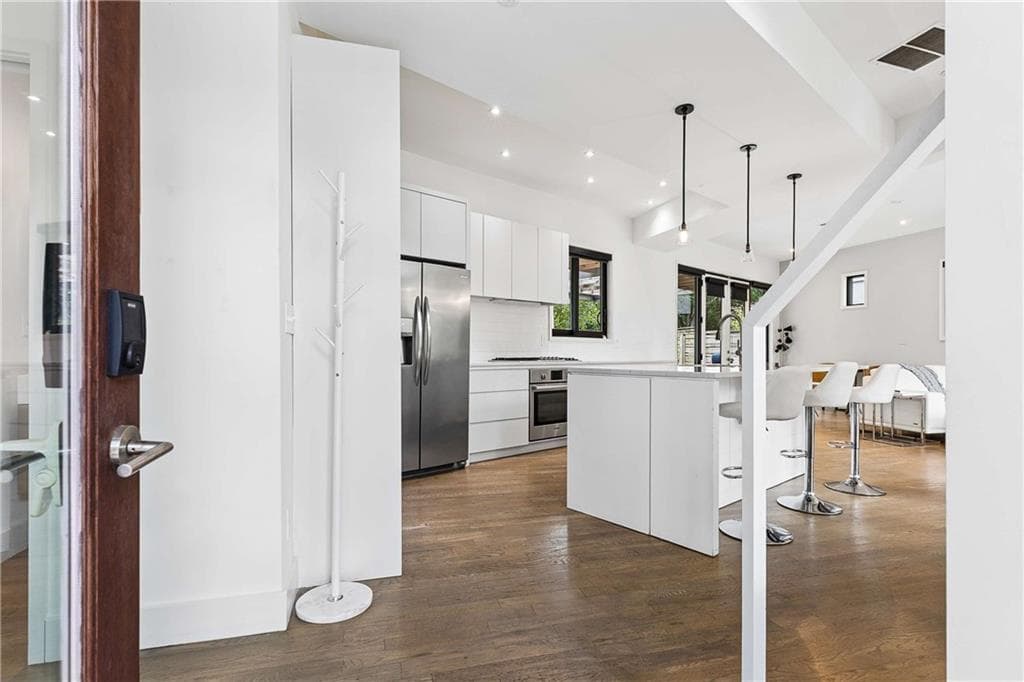 3 bedroom, 4 bathroom, 1,993 sq ft single family residence for rent at 575 Highland Avenue, Atlanta, GA 30312 for $6,000 a month — photo 4