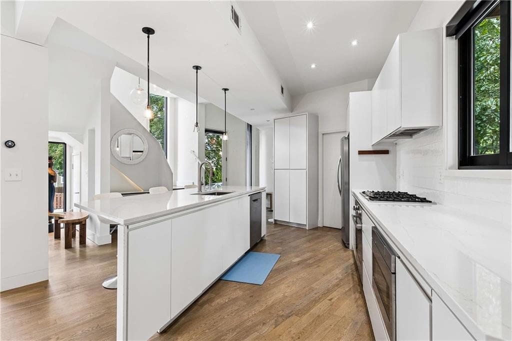 3 bedroom, 4 bathroom, 1,993 sq ft single family residence for rent at 575 Highland Avenue, Atlanta, GA 30312 for $6,000 a month — photo 7