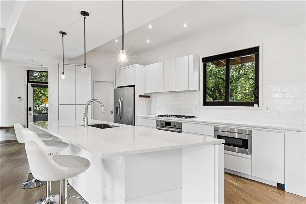 3 bedroom, 4 bathroom, 1,993 sq ft single family residence for rent at 575 Highland Avenue, Atlanta, GA 30312 for $6,000 a month — photo 9