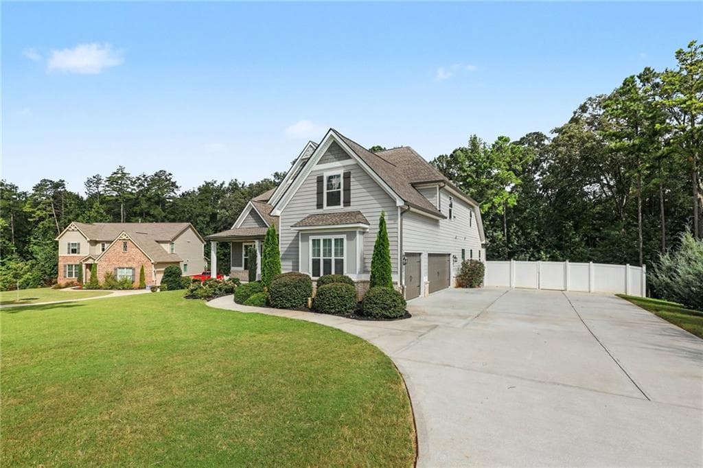 4 bedroom, 4 bathroom, 3,350 sq ft single family residence for sale at 181 Peppertree Drive, Newnan, GA 30265 — photo 3