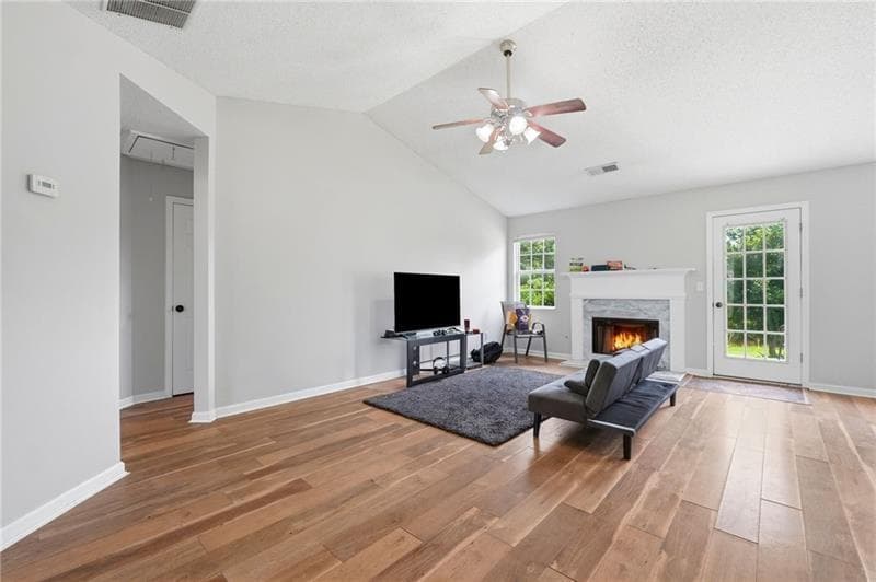 3 bedroom, 2 bathroom, 1,407 sq ft single family residence for sale at 695 Amelia Grove Lane, Lawrenceville, GA 30045 — photo 4