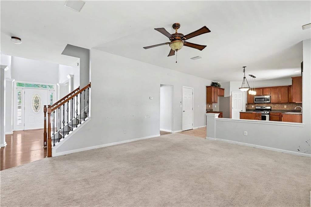 6 bedroom, 4 bathroom, 2,539 sq ft single family residence under contract at 530 Bigelow, Atlanta, GA 30349 — photo 4