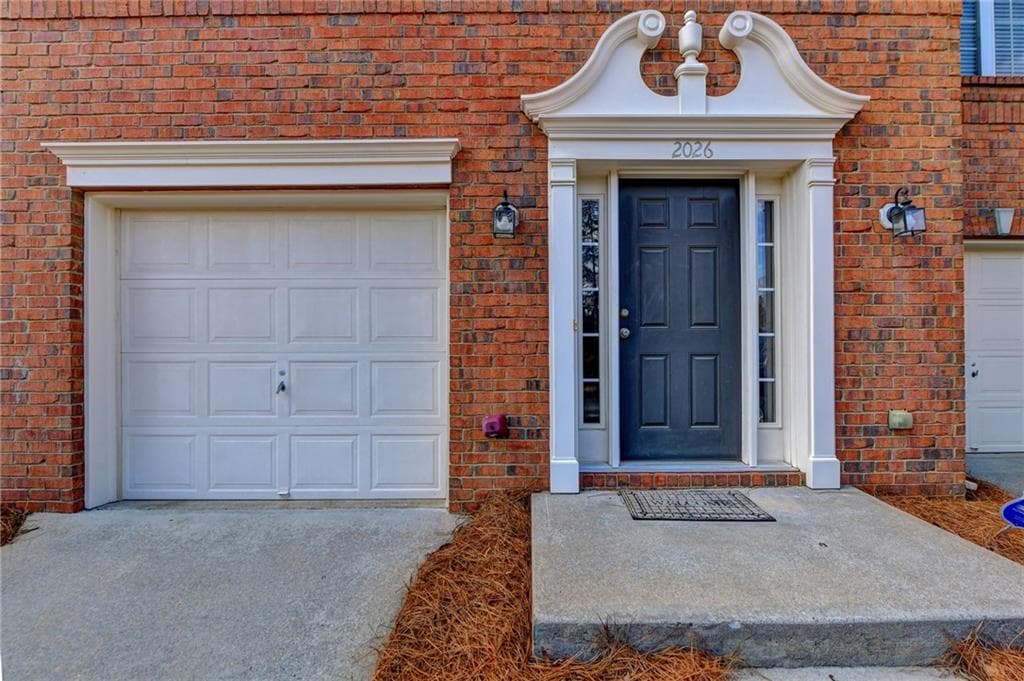 3 bedroom, 4 bathroom, 1,900 sq ft townhouse for rent at 2026 Merrimont Way, Roswell, GA 30075 for $2,950 a month — photo 2