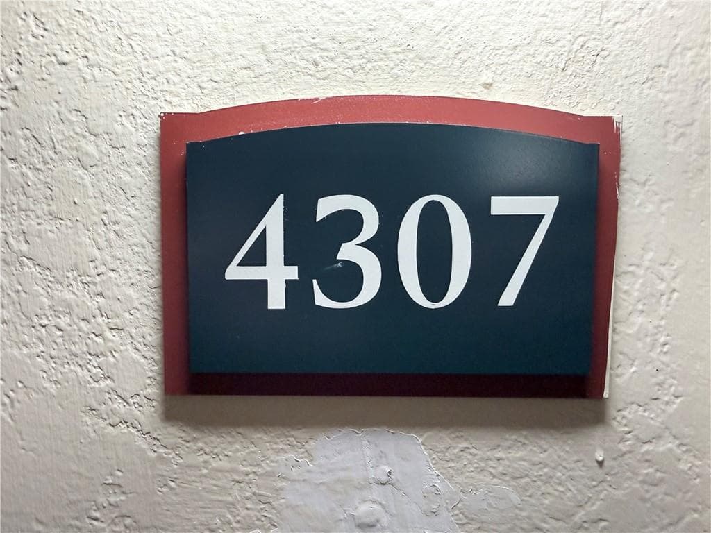 1 bedroom, 1 bathroom, 780 sq ft condominium for sale at 10 Perimeter Summit Boulevard 4307, Atlanta, GA 30319 — photo 2
