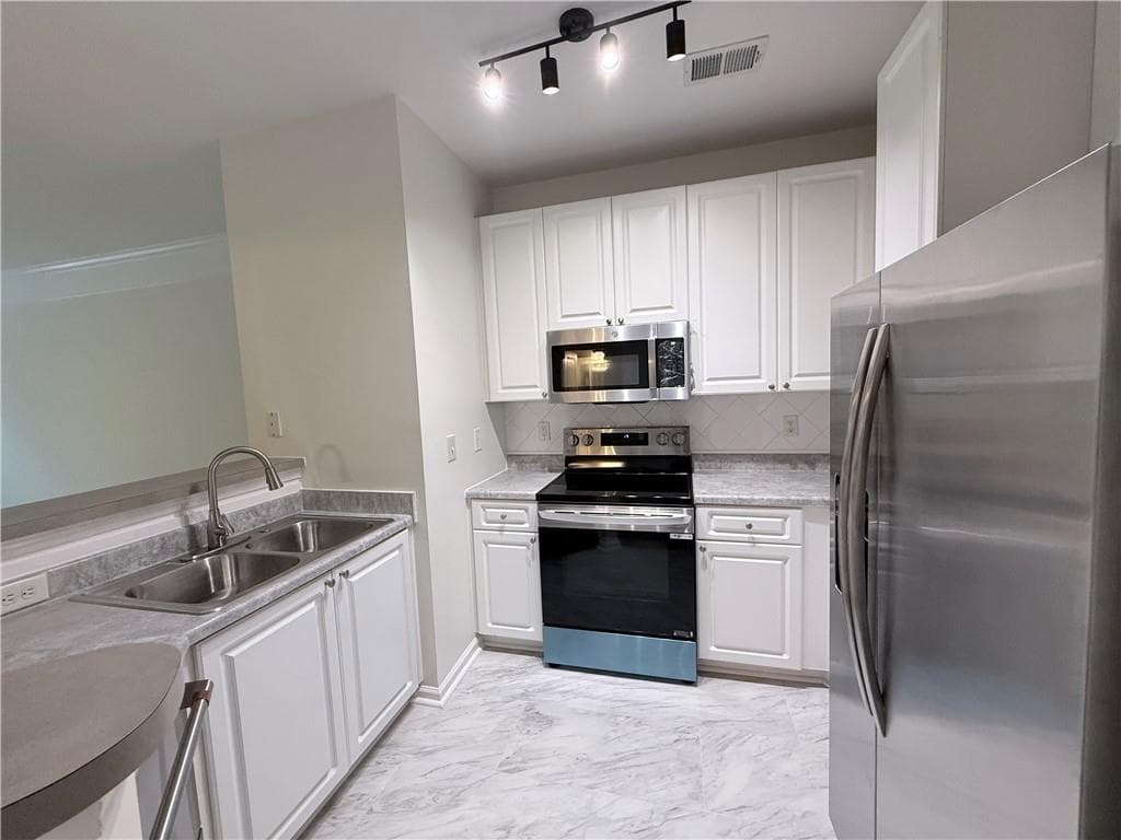 1 bedroom, 1 bathroom, 780 sq ft condominium for sale at 10 Perimeter Summit Boulevard 4307, Atlanta, GA 30319 — photo 7