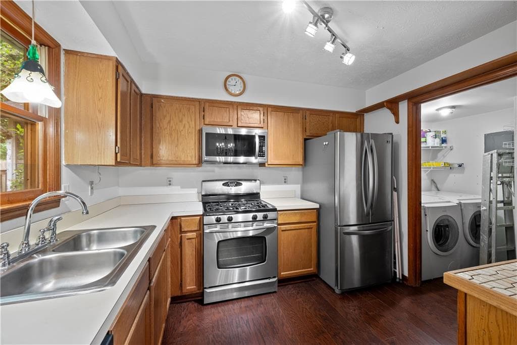 3 bedroom, 3 bathroom, 1,408 sq ft townhouse under contract at 568 Stratford Green, Avondale Estates, GA 30002 — photo 4