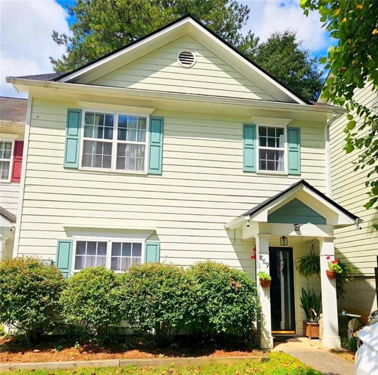 3 bedroom, 3 bathroom, 1,400 sq ft townhouse for sale at 869 Glynn Oaks Drive, Clarkston, GA 30021