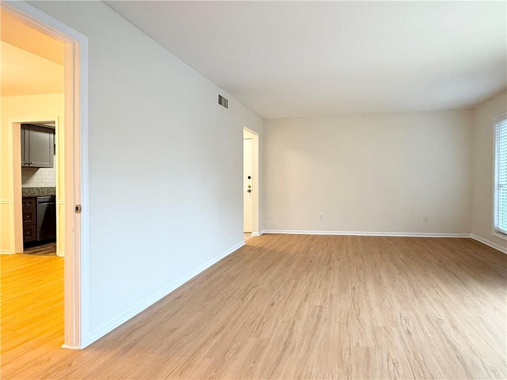 2 bedroom, 2 bathroom, 1,253 sq ft condominium for sale at 6851 Roswell Road O34, Atlanta, GA 30328 — photo 4