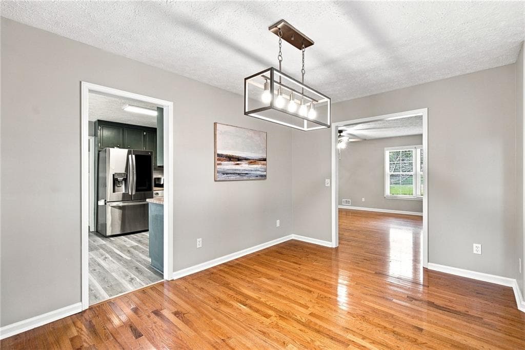 3 bedroom, 2 bathroom, 2,100 sq ft single family residence under contract at 137 Village Court, Woodstock, GA 30188 — photo 8