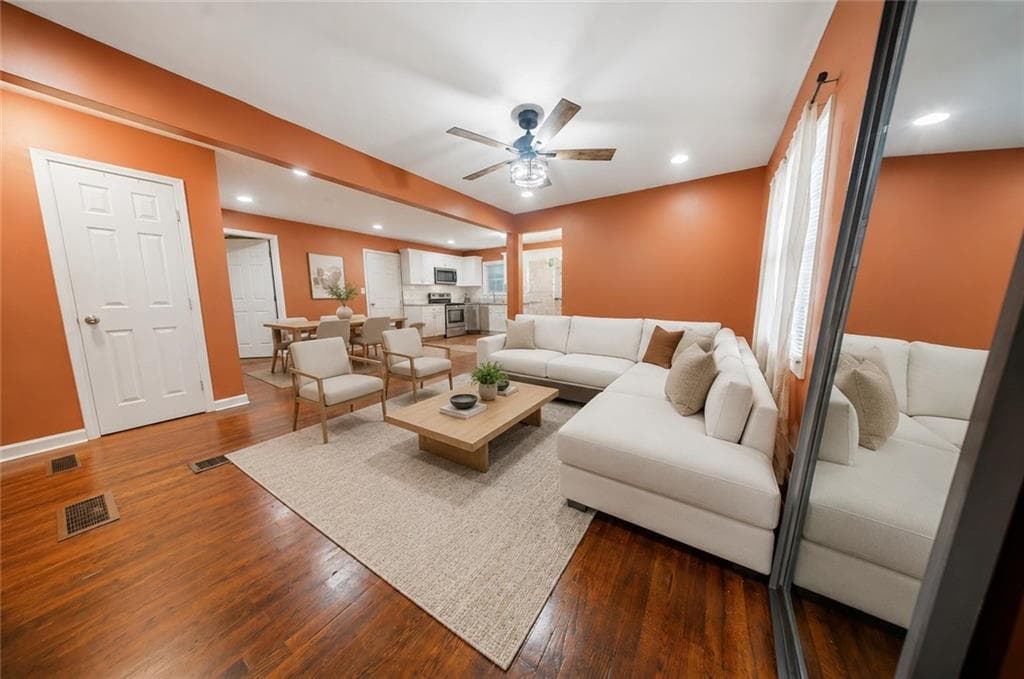 3 bedroom, 2 bathroom, 1,312 sq ft single family residence for sale at 2123 Rachael Street, Atlanta, GA 30315 — photo 2