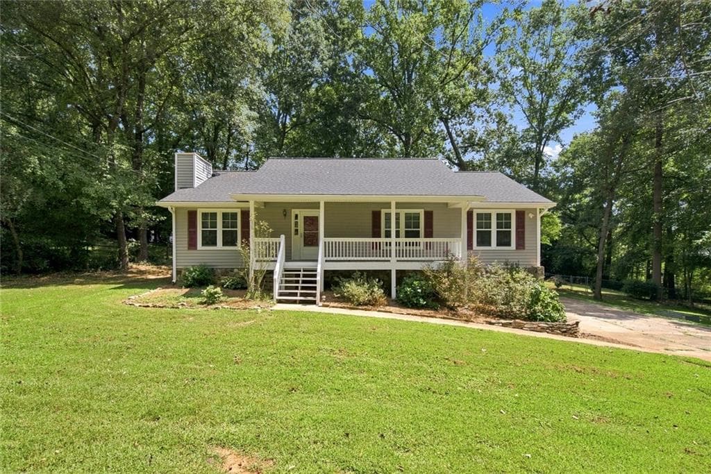 3 bedroom, 2 bathroom, 2,100 sq ft single family residence under contract at 137 Village Court, Woodstock, GA 30188