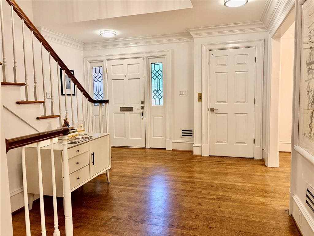 3 bedroom, 5 bathroom, 3,016 sq ft townhouse for sale at 504 Townsend Place, Atlanta, GA 30327 — photo 2