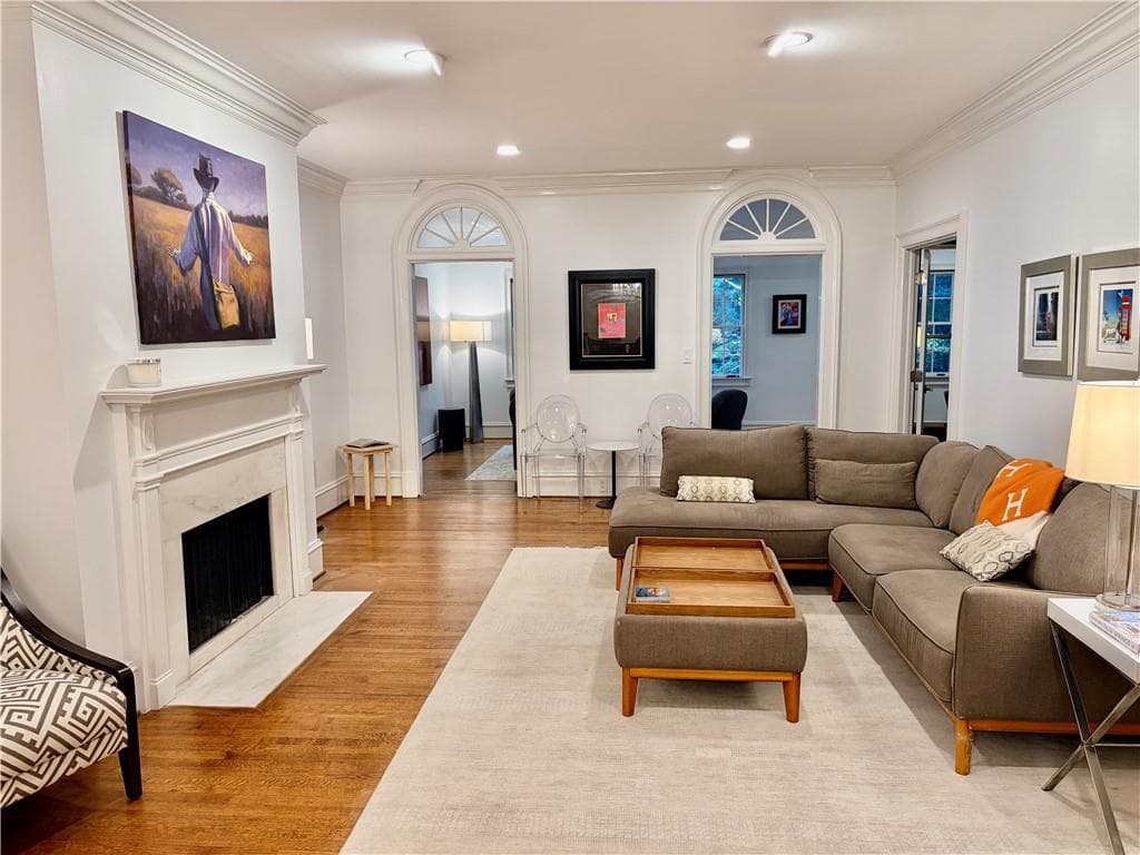 3 bedroom, 5 bathroom, 3,016 sq ft townhouse for sale at 504 Townsend Place, Atlanta, GA 30327 — photo 7