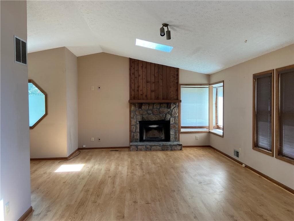 3 bedroom, 2 bathroom, 1,693 sq ft single family residence under contract at 4911 Cowan Road, Acworth, GA 30101 — photo 8