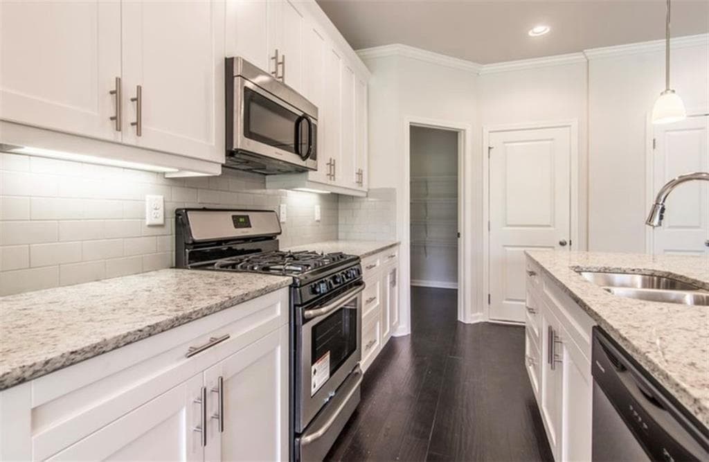 3 bedroom, 3 bathroom, 2,074 sq ft townhouse for rent at 5520 Bright Cross Way, Suwanee, GA 30024 for $2,600 a month — photo 3