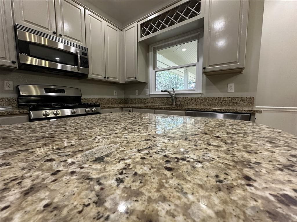 4 bedroom, 3 bathroom, 2,433 sq ft single family residence for rent at 11450 Findley Chase Court, Johns Creek, GA 30097 for $3,200 a month — photo 7