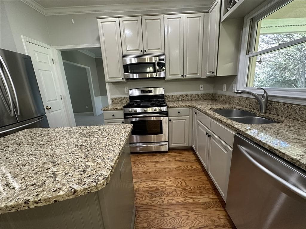 4 bedroom, 3 bathroom, 2,433 sq ft single family residence for rent at 11450 Findley Chase Court, Johns Creek, GA 30097 for $3,200 a month — photo 8