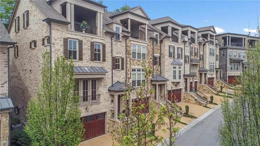 4 bedroom, 5 bathroom, 3,335 sq ft townhouse for sale at 3470 Commander Cove, Suwanee, GA 30024 — photo 2