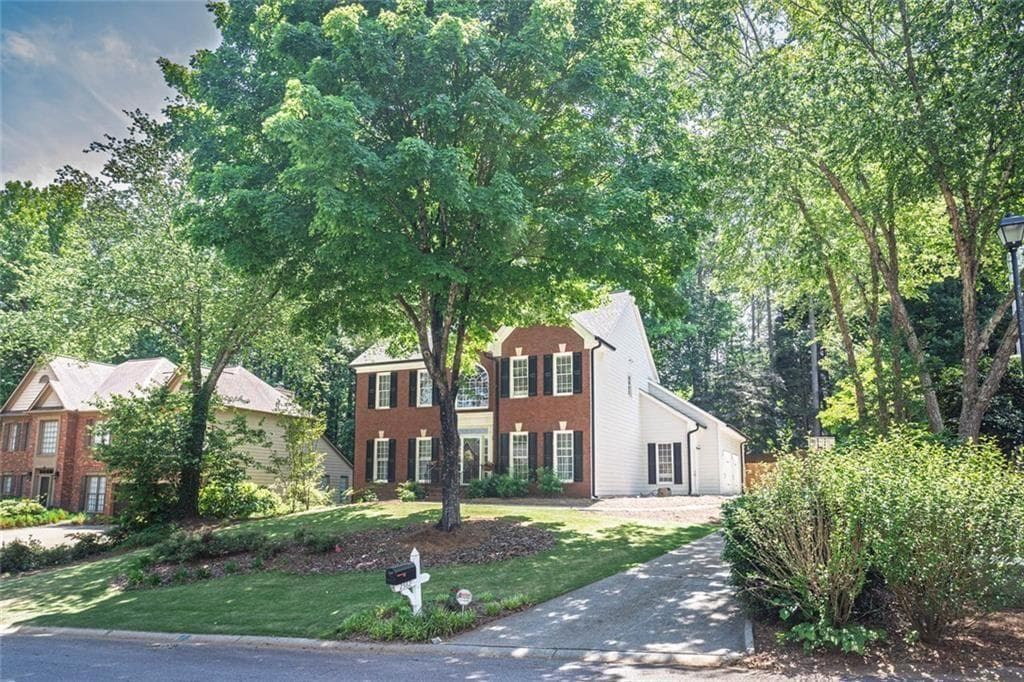4 bedroom, 3 bathroom, 2,642 sq ft single family residence for sale at 2562 Forest Meadow Lane, Lawrenceville, GA 30043 — photo 4