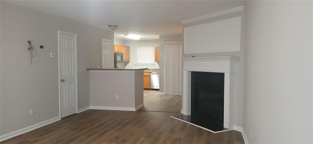 2 bedroom, 3 bathroom, 1,450 sq ft townhouse for rent at 757 Crestwell Circle, Atlanta, GA 30331 for $1,600 a month — photo 4