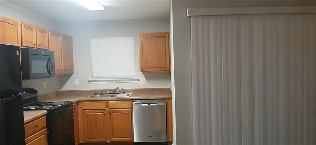 2 bedroom, 3 bathroom, 1,450 sq ft townhouse for rent at 757 Crestwell Circle, Atlanta, GA 30331 for $1,600 a month — photo 9