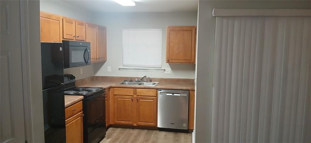 2 bedroom, 3 bathroom, 1,450 sq ft townhouse for rent at 757 Crestwell Circle, Atlanta, GA 30331 for $1,600 a month — photo 10