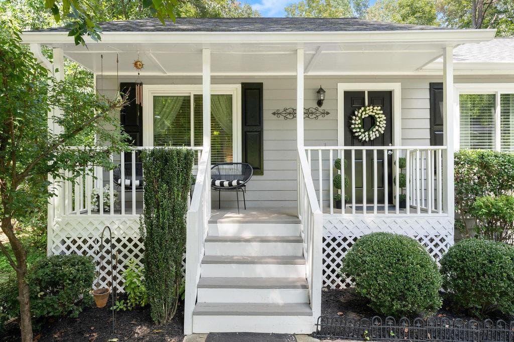 3 bedroom, 2 bathroom, 1,531 sq ft single family residence for sale at 4323 Hillview Drive, Acworth, GA 30101 — photo 2