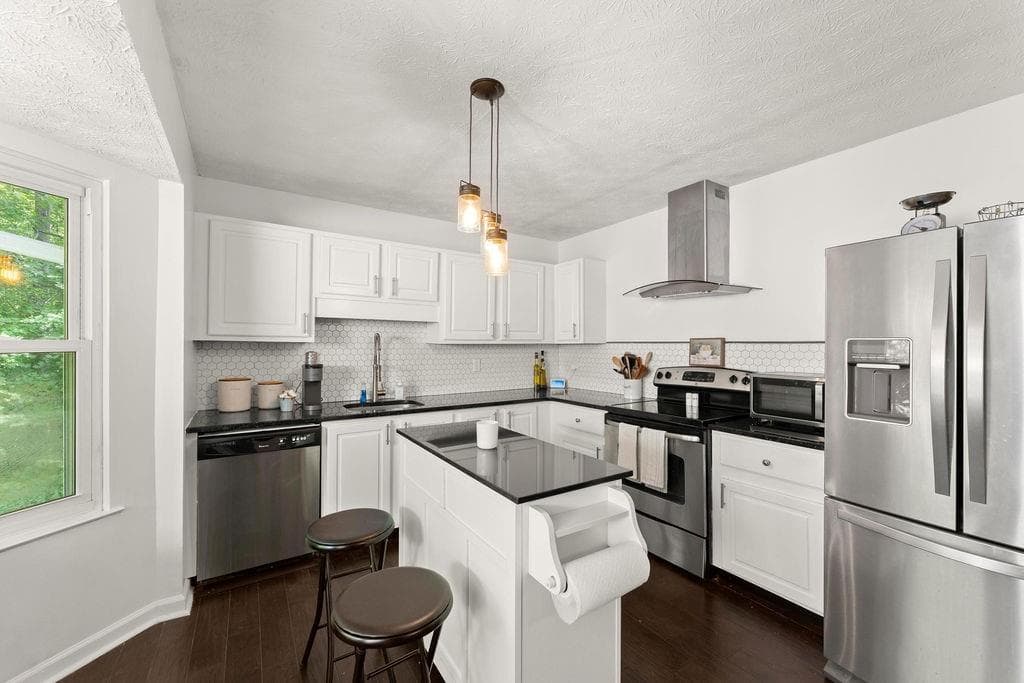 3 bedroom, 2 bathroom, 1,531 sq ft single family residence for sale at 4323 Hillview Drive, Acworth, GA 30101 — photo 6