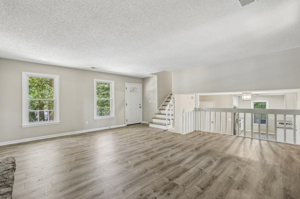 3 bedroom, 2 bathroom, 1,484 sq ft single family residence under contract at 2028 Summertown Drive, Norcross, GA 30071 — photo 3