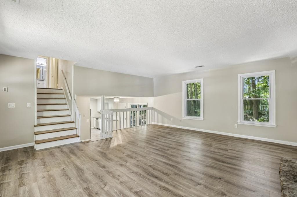 3 bedroom, 2 bathroom, 1,484 sq ft single family residence under contract at 2028 Summertown Drive, Norcross, GA 30071 — photo 4