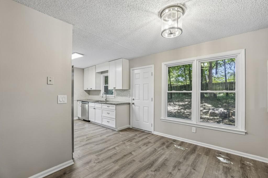 3 bedroom, 2 bathroom, 1,484 sq ft single family residence under contract at 2028 Summertown Drive, Norcross, GA 30071 — photo 5