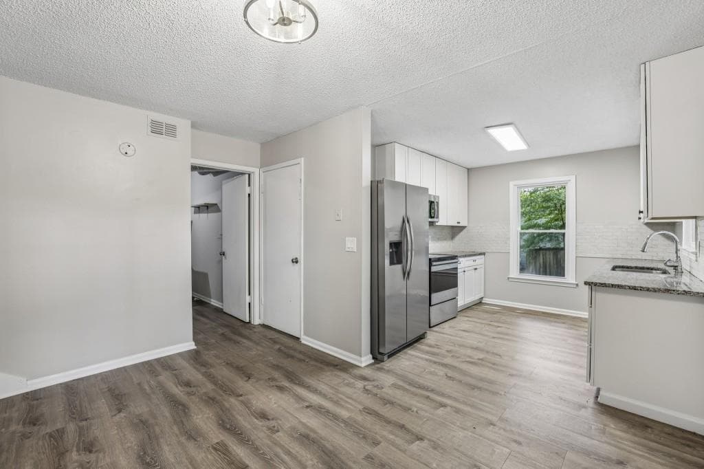 3 bedroom, 2 bathroom, 1,484 sq ft single family residence under contract at 2028 Summertown Drive, Norcross, GA 30071 — photo 6