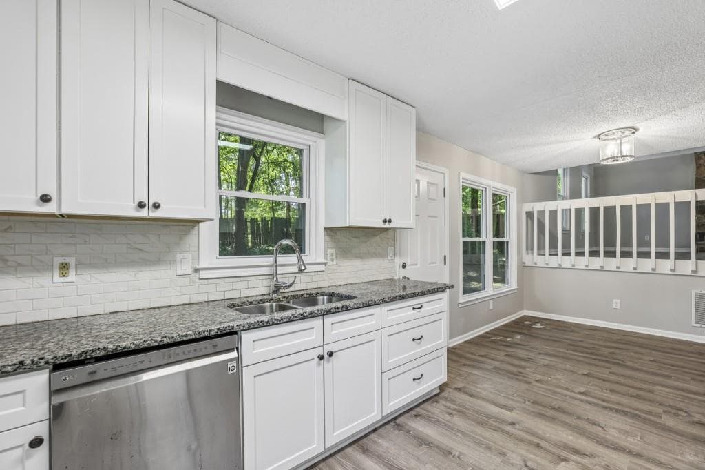 3 bedroom, 2 bathroom, 1,484 sq ft single family residence under contract at 2028 Summertown Drive, Norcross, GA 30071 — photo 8